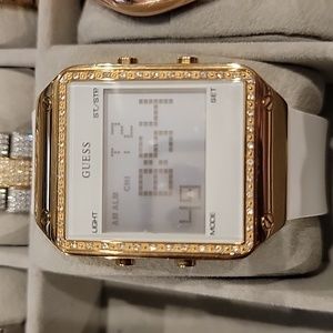 Women s Guess Stainless Steel Digital Watch in Gold-Tone/Off-White nwot